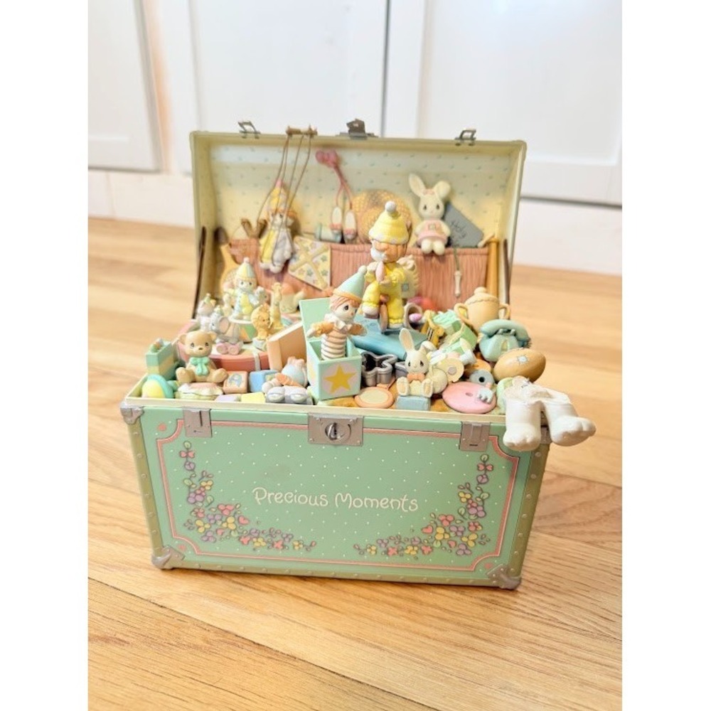Precious Moments Toy Chest Motion Music Box My Favorite Things 1991 CLEAN! VIDEO